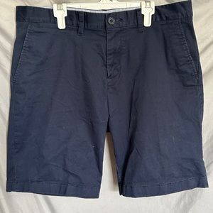 Men’s size 34 Tommy Hilfiger navy shorts flat front, side pockets